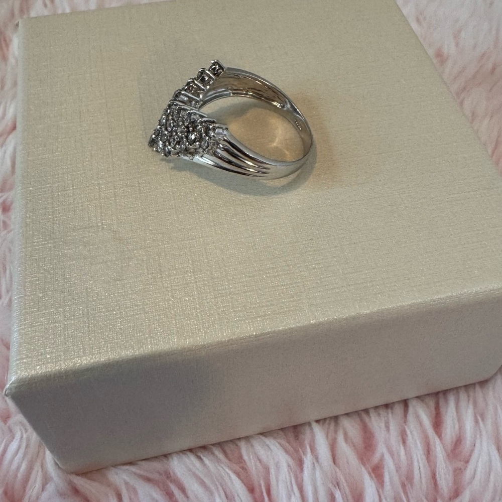 V-Ring 1 Carat Clustered NATURAL DIAMOND in Platinum 900 Setting 5 grams - Picture 5 of 5